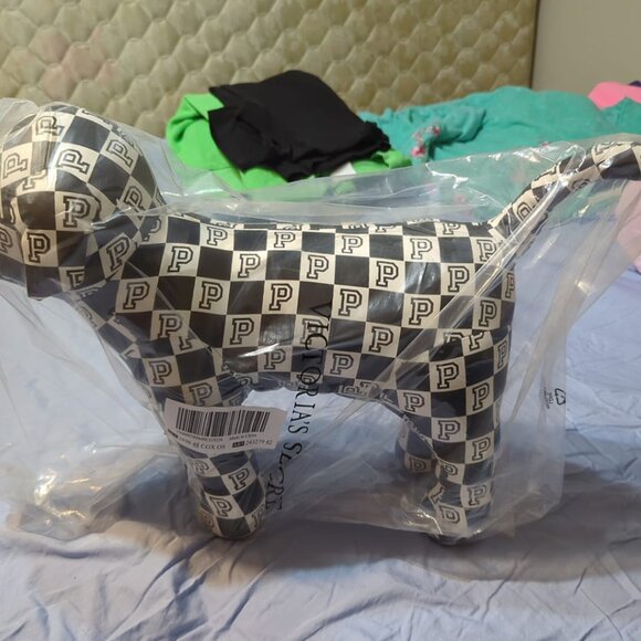 Victoria;s Secret Pink 2018 Fashion Show Large Checkered Dog-New in bag - Picture 2 of 3
